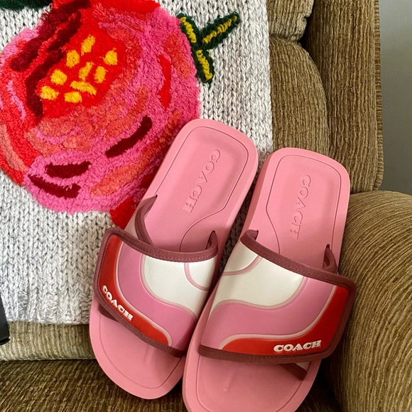 ❤️❤️SOLD❤️❤️ COACH FLIRTY FLIP FLOPS 🌸 - Picture 2 of 5
